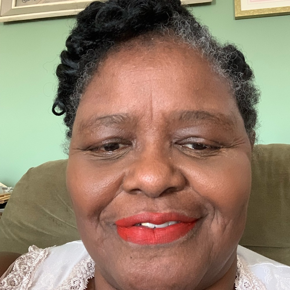 Meet your Posher, Lorraine